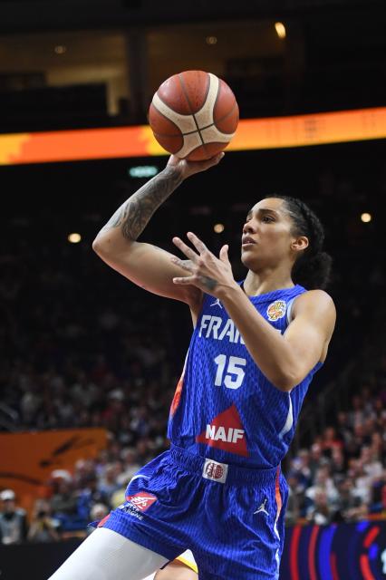 (260910) -- BERLIN, Sept. 10, 2026 (Xinhua) -- Gabby Williams of France shoots during the quarterfinal match between China and France at the FIBA Women's Basketball World Cup 2026 in Berlin, Germany, Sept. 10, 2026. (Xinhua/He Canling)