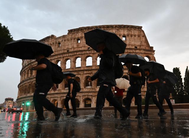 (260910) -- ROME, Sept. 10, 2026 (Xinhua) -- People walk near the Colosseum during heavy rain in Rome, Italy, Sept. 10, 2026. (Photo by Alberto Lingria/Xinhua)