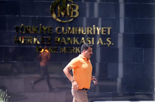 (260910) -- ANKARA, Sept. 10, 2026 (Xinhua) -- A man runs past Türkiye's central bank in Ankara, Türkiye, on Sept. 10, 2026. Türkiye's central bank kept its benchmark interest rate unchanged at 37 percent on Thursday, as slowing but still-elevated inflation and regional instability continued to weigh on the country's economic outlook. (Mustafa Kaya/Handout via Xinhua)