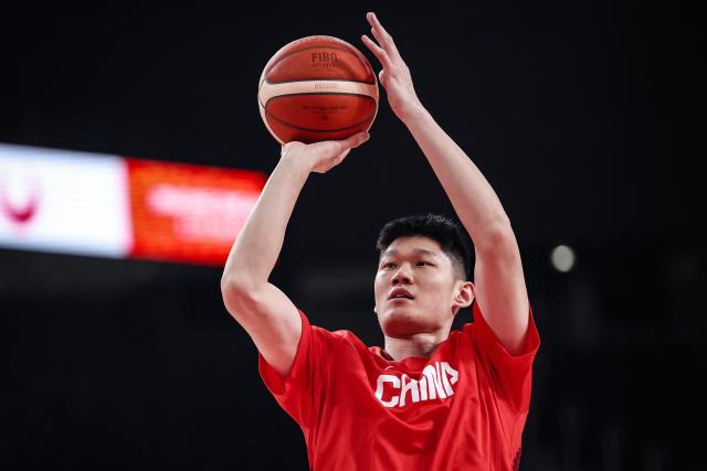 (260911) -- NAGOYA, Sept. 11, 2026 (Xinhua) -- Hu Jinqiu of China warms up ahead of the men's basketball group C match between China and Kazakhstan at the 20th Asian Games in Nagoya, Japan, Sept. 11, 2026. (Xinhua/Jia Haocheng)