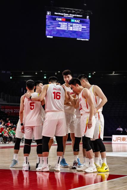 (260911) -- NAGOYA, Sept. 11, 2026 (Xinhua) -- Players of China cheer up ahead of the men's basketball group C match between China and Kazakhstan at the 20th Asian Games in Nagoya, Japan, Sept. 11, 2026. (Xinhua/Jia Haocheng)