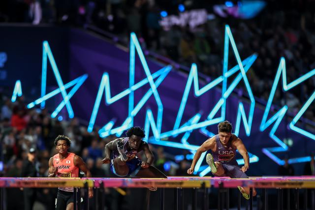 (260912) -- BUDAPEST, Sept. 12, 2026 (Xinhua) -- Ja'Kobe Tharp (C) of United States competes during the men's 110 meters hurdles final at the World Athletics Ultimate Championships in Budapest, Hungary, Sept. 11, 2026. (Photo by David Balogh/Xinhua)
