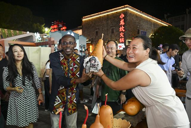 (260912) -- FUZHOU, Sept. 12, 2026 (Xinhua) -- Guests attending the 2026 International Symposium on Intellectual Property and Traditional Cultural Expressions visit the Wenchangli historic cultural district in Fuzhou City, east China's Jiangxi Province, Sept. 8, 2026. TO GO WITH "International symposium explores new approach to folklore protection" (Photo by Qiu Shitong/Xinhua)