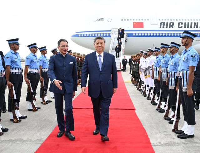 (260912) -- NEW DELHI, Sept. 12, 2026 (Xinhua) -- Chinese President Xi Jinping arrives in New Delhi, India, to attend the 18th BRICS Summit at the invitation of Prime Minister of the Republic of India Narendra Modi, Sept. 12, 2026. Xi was warmly welcomed upon his arrival. (Xinhua/Xie Huanchi)