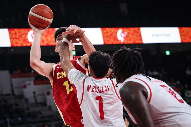 (260912) -- NAGOYA, Sept. 12, 2026 (Xinhua) -- Yu Jiahao (L) of China competes against Mohamed Buallay of Bahrain during the group C match between China and Bahrain at 20th Asian Games Aichi-Nagoya 2026 in Nagoya, Japan, Sept. 12, 2026. (Xinhua/Jia Haocheng)