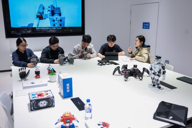 (260912) -- CHANGCHUN, Sept. 12, 2026 (Xinhua) -- Members of a bionic embodied intelligent robot team discuss assembly details of bionic tension-compression dexterous hands at a bionic robot innovation center in Changchun, northeast China's Jilin Province, Sept. 7, 2026.
  Currently, the bionic embodied intelligent robot team at Jilin University is conducting frontier research on bionic robots. Bringing together researchers from bionics, mechanics, materials, artificial intelligence, computer science, and information engineering, the team has carried out extensive biomechanical testing and modeling analysis, and pioneered the theory and technology of bionic tension-compression body robots internationally. It has developed bionic tension-compression dexterous hands, robotic arms, and complete robot systems.
   "Drawing wisdom from the human body, we are using bionic tension-compression body technology to rebuild the industrial backbone of China's robotics industry, in hopes of truly equipping our robots with human-like dexterity and intelligence," said Ren Lei, academic leader of bionic robotics at Jilin University. (Xinhua/Xu Chang)