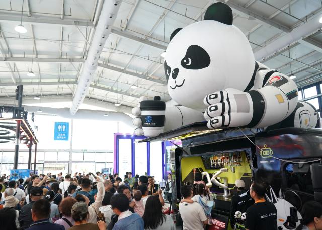(260912) -- BEIJING, Sept. 12, 2026 (Xinhua) -- Visitors tour the 2026 China International Fair for Trade in Services (CIFTIS) at Shougang Park in Beijing, capital of China, Sept. 12, 2026. The 2026 CIFTIS is open to the general public from Sept. 12 to 13. Visitors with reservation can access the fair free of charge. (Xinhua/Zhang Chenlin)