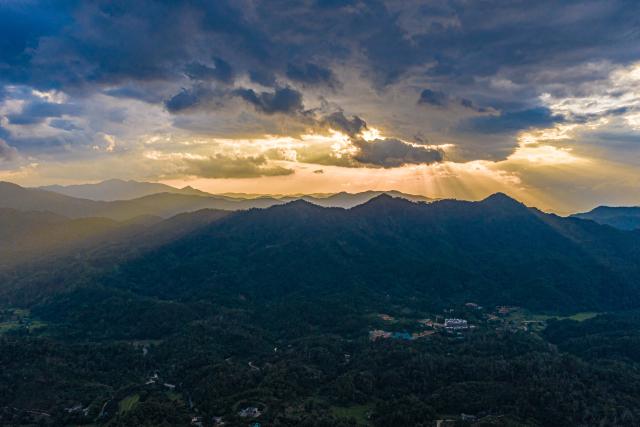 (260912) -- HAIKOU, Sept. 12, 2026 (Xinhua) -- A drone photo taken on Sept. 10, 2026 shows a view of the Wuzhishan section of the Hainan Tropical Rainforest National Park in south China's Hainan Province. The scenic ring road surrounding the Hainan Tropical Rainforest National Park passes through nine cities and counties in Hainan, including Lingshui, Baoting, Ledong and Changjiang, with a total length of 466 kilometers. The ring road was officially opened to traffic in December 2024.
  This road connects the beautiful scenery of the mountainous areas in the central and southern parts of Hainan Island and builds a green corridor that balances ecological protection and cultural tourism development. 
  At present, many tourists come to cycle and drive on the road, boosting tourism-related consumption including accommodation, catering, specialty agricultural products, and outdoor culture and tourism along the road. (Xinhua/Pu Xiaoxu)