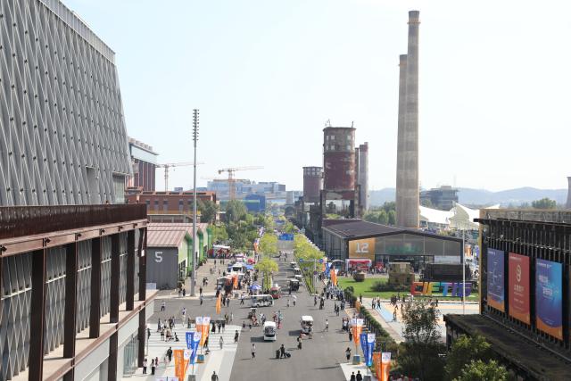 (260912) -- BEIJING, Sept. 12, 2026 (Xinhua) -- People visit the 2026 China International Fair for Trade in Services at Shougang Park in Beijing, capital of China, Sept. 12, 2026.
  Beijing's Shougang Park saw its last blast furnace shut down in 2010, marking the end of more than a century of steelmaking. After more than a decade of transformation, the former industrial site now blends preserved steel structures with modern architecture and green spaces.
  The park hosted the Big Air Shougang, a landmark venue of the Beijing 2022 Winter Olympics, and has since evolved into a hub for exhibitions, commerce, sports and cultural tourism. It is now the permanent venue of the China International Fair for Trade in Services and has also attracted businesses in emerging fields such as science fiction and technology.
  From an old industrial site to a vibrant urban destination, Shougang Park offers a vivid example of how China is transforming its traditional industrial bases. (Photo by Liang Jiayuan/Xinhua)