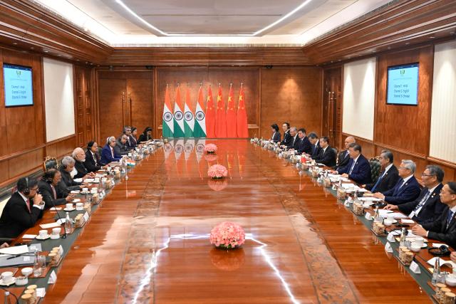 (260912) -- NEW DELHI, Sept. 12, 2026 (Xinhua) -- Chinese President Xi Jinping meets with Indian Prime Minister Narendra Modi on the sidelines of the 18th BRICS Summit in New Delhi, India, Sept. 12, 2026. (Xinhua/Yan Yan)