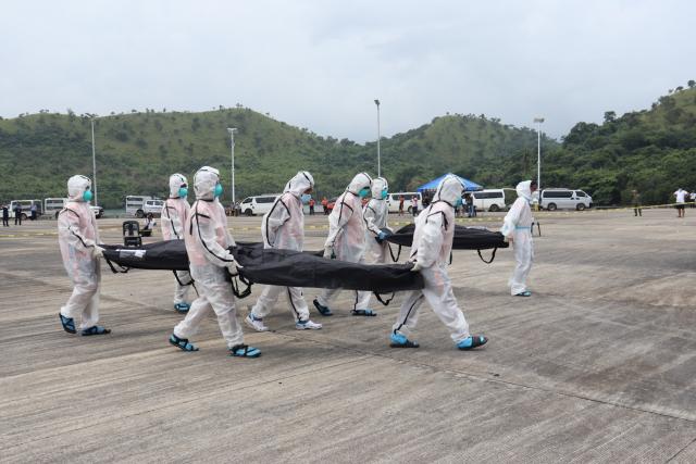 (260912) -- PALAWAN, Sept. 12, 2026 (Xinhua) -- Rescuers carry the remains of victims retrieved from a charred vessel in Palawan Province, the Philippines, on Sept. 12, 2026. The death toll from the vessel fire on Wednesday off the waters of the tourist hotspot Palawan Province of the Philippines rose to 76, with 13 still missing, said the Philippine Coast Guard (PCG) on Saturday. (The Philippine Coast Guard/Handout via Xinhua)