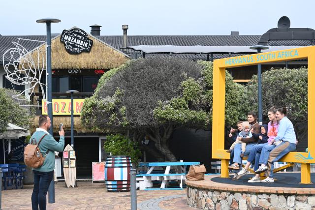(260912) -- HERMANUS, Sept. 12, 2026 (Xinhua) -- Tourists take photos at a popular spot in Hermanus, South Africa, Sept. 11, 2026. Hermanus is a famous seaside town in South Africa's Western Cape Province, renowned as one of the world's best whale-watching destinations. (Xinhua/Deng Bingxue)