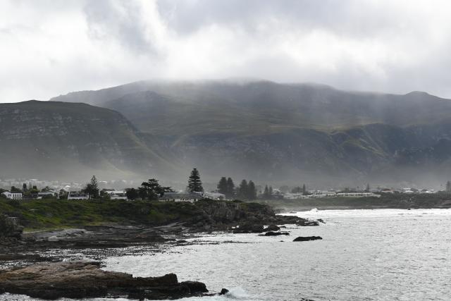 (260912) -- HERMANUS, Sept. 12, 2026 (Xinhua) -- This photo taken on Sept. 11, 2026 shows the coastal scenery at Sievers Point in Hermanus, South Africa. Hermanus is a famous seaside town in South Africa's Western Cape Province, renowned as one of the world's best whale-watching destinations. (Xinhua/Deng Bingxue)