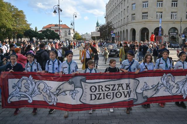 (260912) -- WARSAW, Sept. 12, 2026 (Xinhua) -- People take part in the sixth Procession of History, in Warsaw, Poland, Sept. 12, 2026. The event promotes history education through a historical procession, performances and interactive activities. (Photo by Aleksy Witwicki/Xinhua)