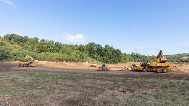 (260912) -- MLADENOVAC, Sept. 12, 2026 (Xinhua) -- Machinery is seen working at the construction site of the Chinese-built Vozd Karadjordje expressway near Mladenovac, Serbia, Sept. 12, 2026. Serbian President Aleksandar Vucic on Saturday inspected construction works of the Vozd Karadjordje expressway which is being constructed by a Chinese company, highlighting its strategic importance for central Serbia. (Photo by Wang Wei/Xinhua)