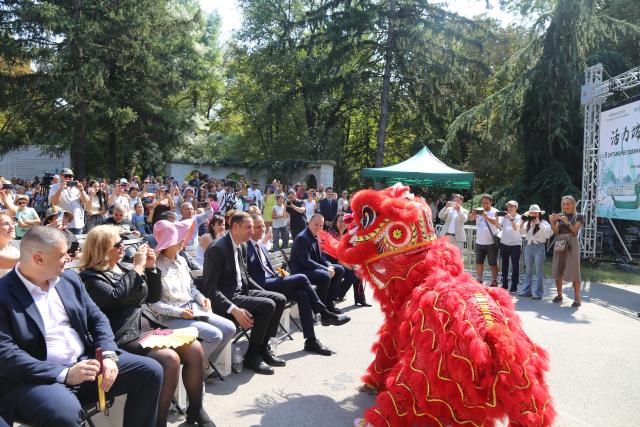 (260912) -- YAMBOL, Sept. 12, 2026 (Xinhua) -- Lion dance performers come off the stage to interact with the audience at the Dragon Boat Festival in Yambol, Bulgaria, Sept. 12, 2026. The Fourth Dragon Boat Festival kicked off Saturday in Yambol, the administrative center of the Yambol Province in southeast Bulgaria, featuring dragon boat demonstrations and diverse cultural showcases.
The two-day event also offers music and dance performances, martial arts demonstrations, a variety of artwork, and delectable Chinese and Bulgarian cuisines. (Xinhua/Zhou Hailun)
