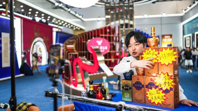 (260913) -- GUIYANG, Sept. 13, 2026 (Xinhua) -- An exhibitor promotes alcoholic beverage products via livestreaming during the 15th China (Guizhou) International Alcoholic Beverages Expo in Guiyang, southwest China's Guizhou Province, Sept. 12, 2026. Kicking off on Friday, the three-day event attracts 1,117 alcoholic beverage enterprises from 29 countries and regions. (Xinhua/Tao Liang)