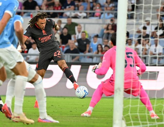 (260913) -- ROME, Sept. 13, 2026 (Xinhua) -- AC Milan's Diego Moreira (L) shoots to score during a Serie A football match between Lazio and AC Milan in Rome, Italy, Sept. 12, 2026. (Photo by Alberto Lingria/Xinhua)