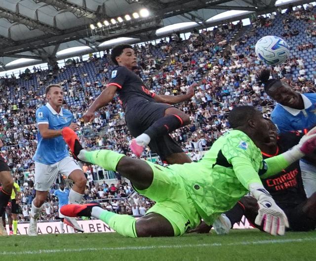 (260913) -- ROME, Sept. 13, 2026 (Xinhua) -- Lazio's Tijjani Noslin (1st R) scores during a Serie A football match between Lazio and AC Milan in Rome, Italy, Sept. 12, 2026. (Photo by Alberto Lingria/Xinhua)