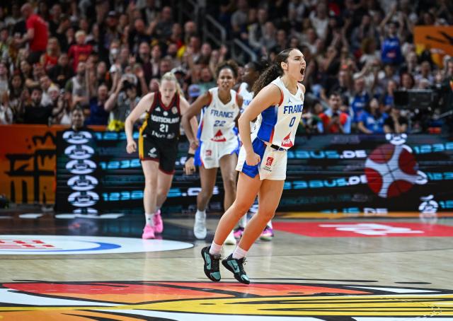 (260913) -- BERLIN, Sept. 13, 2026 (Xinhua) -- Carla Leite of France celebrates a three pionter during the semifinal match between France and Germany at the FIBA Women's Basketball World Cup 2026 in Berlin, Germany, Sept. 12, 2026. (Xinhua/Zhang Haofu)