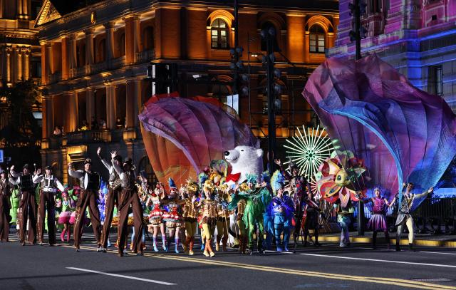 (260913) -- SHANGHAI, Sept. 13, 2026 (Xinhua) -- An art troupe of the Shanghai Haichang Ocean Park performs during the parade of the Shanghai Tourism Festival in Shanghai, east China, Sept. 12, 2026. The 37th Shanghai Tourism Festival parade was launched at the Bund in Shanghai on Saturday. A total of 21 floats and 21 performing teams took part in the parade. (Xinhua/Fang Zhe)