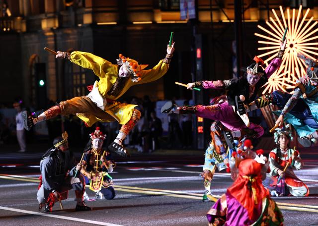 (260913) -- SHANGHAI, Sept. 13, 2026 (Xinhua) -- A Yingge folk dance troupe from Puning of south China's Guangdong Province performs during the parade of the Shanghai Tourism Festival in Shanghai, east China, Sept. 12, 2026. The 37th Shanghai Tourism Festival parade was launched at the Bund in Shanghai on Saturday. A total of 21 floats and 21 performing teams took part in the parade. (Xinhua/Fang Zhe)