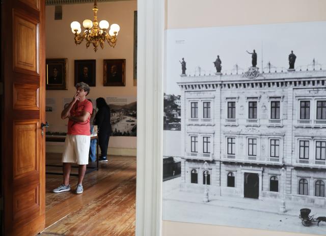 (260913) -- RIO DE JANEIRO, Sept. 13, 2026 (Xinhua) -- A man visits the Museum of the Republic in Rio de Janeiro, Brazil, Sept. 12, 2026. The Museum of the Republic is housed in Catete Palace in Rio de Janeiro, which served as Brazil's presidential palace from 1897 to 1960. (Xinhua/Jin Haoyuan)