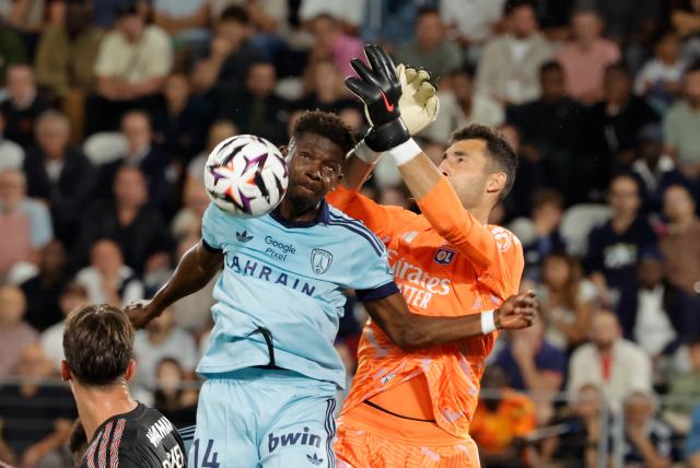 (260913) -- PARIS, Sept. 13, 2026 (Xinhua) -- Hamari Traore (L) of Paris FC vies with Dominik Greif of Lyon during the Ligue 1 football match between Paris FC and Lyon in Paris, France, Sept. 12, 2026. (Photo by Henri Szwarc/Xinhua)