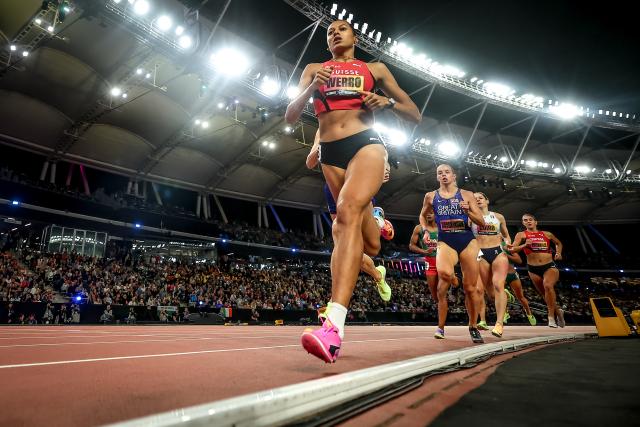 (260913) -- BUDAPEST, Sept. 13, 2026 (Xinhua) -- Audrey Werro (front) of Switzerland competes during the women's 800 meters race at the World Athletics Ultimate Championship in Budapest, Hungary, Sept. 12, 2026. (Photo by David Balogh/Xinhua)