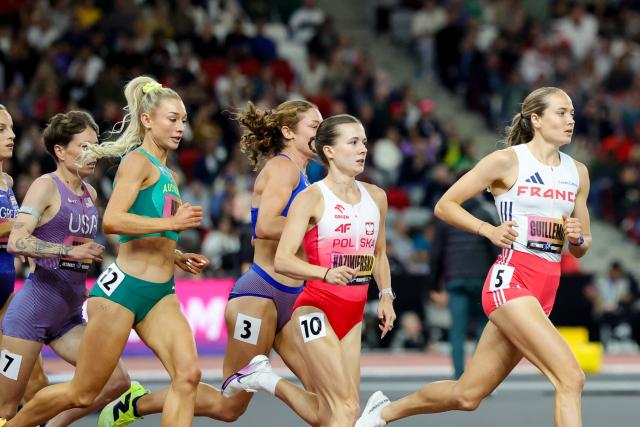 (260913) -- BUDAPEST, Sept. 13, 2026 (Xinhua) -- Klaudia Kazimierska (2nd R) of Poland competes during the women's 1500 meters race at the World Athletics Ultimate Championship in Budapest, Hungary, Sept. 12, 2026. (Xinhua/Hu Zhixuan)