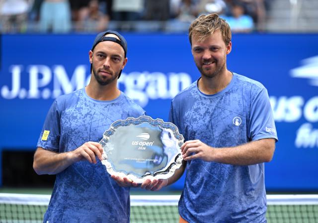 (260913) -- NEW YORK, Sept. 13, 2026 (Xinhua) -- Kevin Krawietz/Tim Puetz pose for photos during the awarding ceremony after the men's doubles final match between Christian Harrison (the United States)/Neal Skupski (Britain) and Kevin Krawietz/Tim Puetz of Germany at the 2026 US Open tennis championships in New York, the United States, Sept. 12, 2026. (Xinhua/Li Rui)