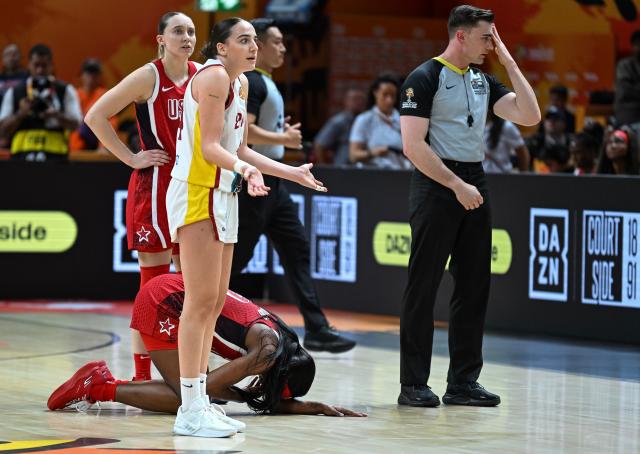 (260913) -- BERLIN, Sept. 13, 2026 (Xinhua) -- Jackie Young (bottom) of the United States gets injured during the semifinal match between the United States and Spain at the FIBA Women's Basketball World Cup 2026 in Berlin, Germany, Sept. 12, 2026. (Xinhua/Zhang Haofu)
