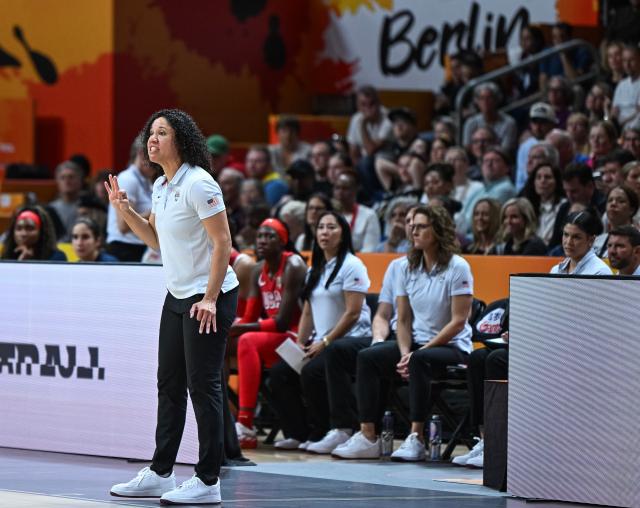 (260913) -- BERLIN, Sept. 13, 2026 (Xinhua) -- Head coach of the United States Kara Lawson gestures during the semifinal match between the United States and Spain at the FIBA Women's Basketball World Cup 2026 in Berlin, Germany, Sept. 12, 2026. (Xinhua/Zhang Haofu)
