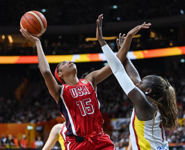 (260913) -- BERLIN, Sept. 13, 2026 (Xinhua) -- Angel Reese (L) of the United States shoots during the semifinal match between the United States and Spain at the FIBA Women's Basketball World Cup 2026 in Berlin, Germany, Sept. 12, 2026. (Xinhua/Zhang Haofu)