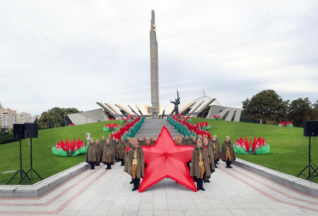 (260913) -- BEIJING, Sept. 13, 2026 (Xinhua) -- People take part in a historical commemoration event celebrating the 959th anniversary of the founding of Minsk in Minsk, Belarus, Sept. 12, 2026. (Xinhua/Henadz Zhinkov)