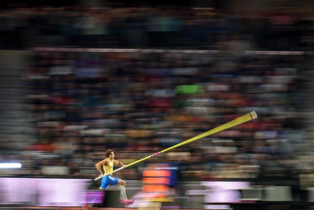 (260913) -- BEIJING, Sept. 13, 2026 (Xinhua) -- Armand Duplantis of Sweden competes during the men's pole vault final at the World Athletics Ultimate Championships in Budapest, Hungary, Sept. 11, 2026. (Photo by David Balogh/Xinhua)