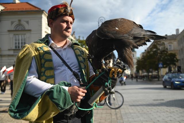 (260913) -- BEIJING, Sept. 13, 2026 (Xinhua) -- A man dressed as historical figure takes part in the sixth Procession of History, in Warsaw, Poland, Sept. 12, 2026. (Photo by Aleksy Witwicki/Xinhua)
