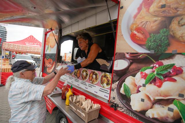 (260913) -- NORTH VANCOUVER, Sept. 13, 2026 (Xinhua) -- A customer buys traditional Polish food at a food truck during the Polish Festival Vancouver in North Vancouver, British Columbia, Canada, Sept. 12, 2026. The one-day event was held here on Saturday, featuring traditional Polish cuisine, cultural performances, Polish crafts and art exhibits. (Photo by Liang Sen/Xinhua)