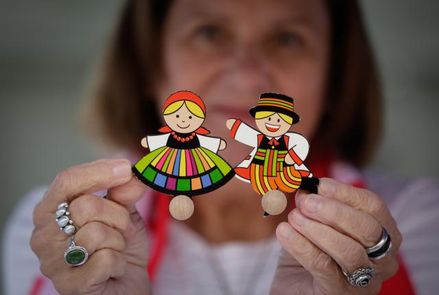 (260913) -- NORTH VANCOUVER, Sept. 13, 2026 (Xinhua) -- A vendor showcases Polish handicrafts at the Polish Festival Vancouver in North Vancouver, British Columbia, Canada, Sept. 12, 2026. The one-day event was held here on Saturday, featuring traditional Polish cuisine, cultural performances, Polish crafts and art exhibits. (Photo by Liang Sen/Xinhua)