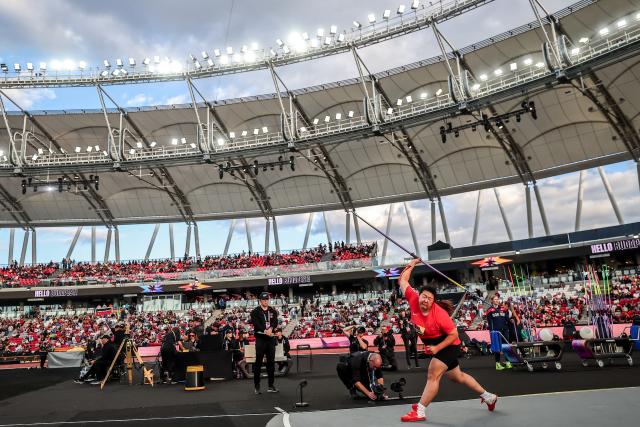 (260913) -- BUDAPEST, Sept. 13, 2026 (Xinhua) -- Yan Ziyi of China practices before the women's javelin throw competition at the World Athletics Ultimate Championship in Budapest, Hungary, Sept. 12, 2026. (Photo by David Balogh/Xinhua)