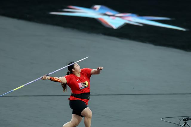 (260913) -- BUDAPEST, Sept. 13, 2026 (Xinhua) -- Yan Ziyi of China competes during the women's javelin throw competition at the World Athletics Ultimate Championship in Budapest, Hungary, Sept. 12, 2026. (Xinhua/Hu Zhixuan)