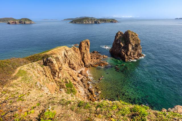 (260913) -- VLADIVOSTOK, Sept. 13, 2026 (Xinhua) -- This photo taken on Sept. 12, 2026 shows the scenery of Zheltukhin Island, Russia. Located in the southern part of the Russian Far East, Zheltukhin Island boasts unique scenery and is popular among tourists. (Photo by Andrey Matveenko/Xinhua)