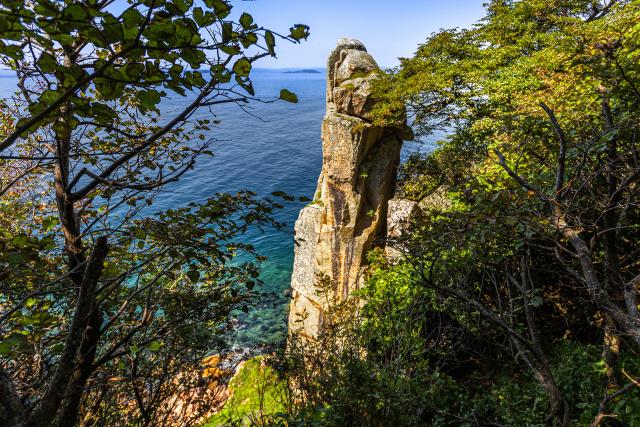 (260913) -- VLADIVOSTOK, Sept. 13, 2026 (Xinhua) -- This photo taken on Sept. 12, 2026 shows the scenery of Zheltukhin Island, Russia. Located in the southern part of the Russian Far East, Zheltukhin Island boasts unique scenery and is popular among tourists. (Photo by Andrey Matveenko/Xinhua)