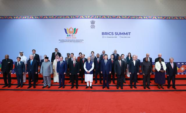 (260913) -- NEW DELHI, Sept. 13, 2026 (Xinhua) -- Chinese President Xi Jinping poses for a group photo with other leaders attending the 18th BRICS Summit before the second day of the summit in New Delhi, India, Sept. 13, 2026. Xi attended the second day of the 18th BRICS Summit here on Sunday. (Xinhua/Wang Ye)