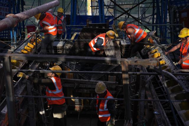 (260913) -- ZHOUSHAN, Sept. 13, 2026 (Xinhua) -- Construction workers work at the No. 20 main tower of Fuchimen road-rail bridge along Ningbo-Zhoushan Railway in Zhoushan, east China's Zhejiang Province, Sept. 12, 2026. The main tower, constructed by the China Railway Major Bridge Engineering Group Co., Ltd., was successfully topped out on Sunday, marking the completion of the construction of all six main towers of the three cross-sea bridges of the Ningbo-Zhoushan Railway.
  The main line of the Ningbo-Zhoushan Railway is 76.4 kilometers long, starting from Ningbo East Railway Station in the west and ending at Zhoushan Island in the east, with a designed speed of 250 kilometers per hour. (Xinhua/Huang Zongzhi)