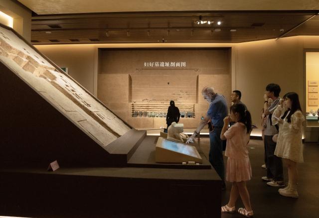 (260913) -- ANYANG, Sept. 13, 2026 (Xinhua) -- People visit the Yinxu Museum in Anyang, central China's Henan Province, Sept. 12, 2026. The new Yinxu Museum is the first major national thematic archaeological museum dedicated to panoramically showcasing the ancient Shang civilization. 
   In terms of exhibition layout, the museum focuses on the theme of "The Great Shang Civilization." It features three permanent exhibitions, four thematic exhibitions, and one immersive digital exhibition. Nearly 4,000 artifacts (sets) are displayed, including bronze ware, pottery, jade, and oracle bones.
   Since the official opening of the new museum in February 2024, the museum has continued to grow in popularity, making the Shang civilization thrive with renewed vitality in the new era. To date, it has received a total of 6.1 million tourists accumulatively. (Xinhua/Zhang Fan)