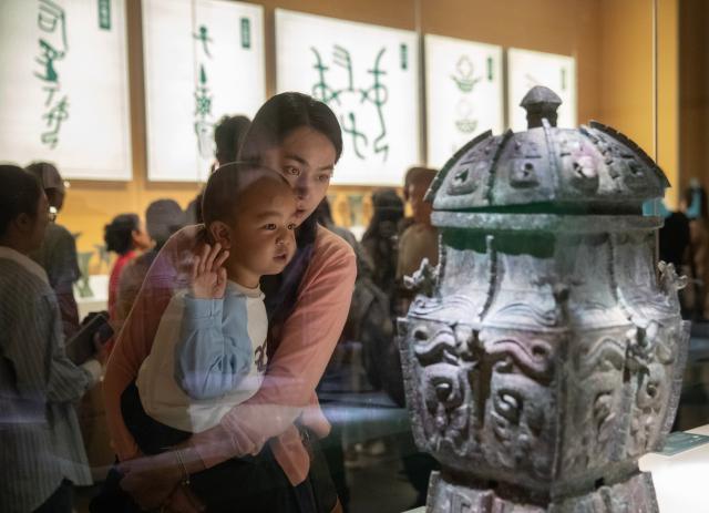 (260913) -- ANYANG, Sept. 13, 2026 (Xinhua) -- Visitors view an exhibit at the Yinxu Museum in Anyang, central China's Henan Province, Sept. 12, 2026. The new Yinxu Museum is the first major national thematic archaeological museum dedicated to panoramically showcasing the ancient Shang civilization. 
   In terms of exhibition layout, the museum focuses on the theme of "The Great Shang Civilization." It features three permanent exhibitions, four thematic exhibitions, and one immersive digital exhibition. Nearly 4,000 artifacts (sets) are displayed, including bronze ware, pottery, jade, and oracle bones.
   Since the official opening of the new museum in February 2024, the museum has continued to grow in popularity, making the Shang civilization thrive with renewed vitality in the new era. To date, it has received a total of 6.1 million tourists accumulatively. (Xinhua/Zhang Fan)