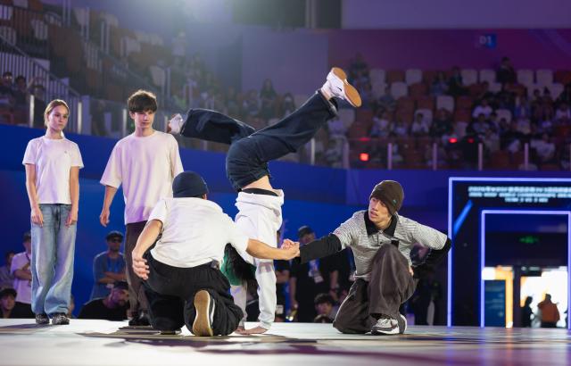 (260913) -- CHENGDU, Sept. 13, 2026 (Xinhua) -- Members of Bomb Nova compete during the 3on3 Final at the 2026 WDSF World Championships Breaking Youth and 3vs3 Mix in Chengdu, southwest China's Sichuan Province, Sept. 13, 2026. (Xinhua/Jiang Hongjing)