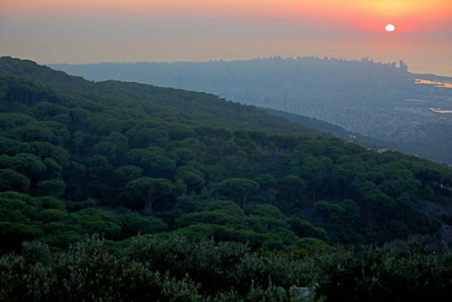 (260913) -- BRUMMANA, Sept. 13, 2026 (Xinhua) -- This photo taken on Sept. 12, 2026 shows a dusk view in Brummana, Lebanon. (Xinhua/Bilal Jawich)