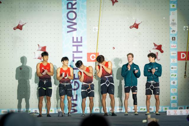 (260913) -- GUIYANG, Sept. 13, 2026 (Xinhua) -- Gold medalists Zhao Yicheng (3rd R)/Ling Yongzhi (3rd L) of China, silver medalists Shi Zechuan (2nd L)/Li Xu (1st L) of China and bronze medalists Kevin Amon (2nd R)/Lukas Windischer of Austria pose after the men's speed relay final at the World Climbing Series Guiyang 2026 in Guiyang, southwest China's Guizhou Province, Sept. 13, 2026. (Photo by Long Jianrui/Xinhua)